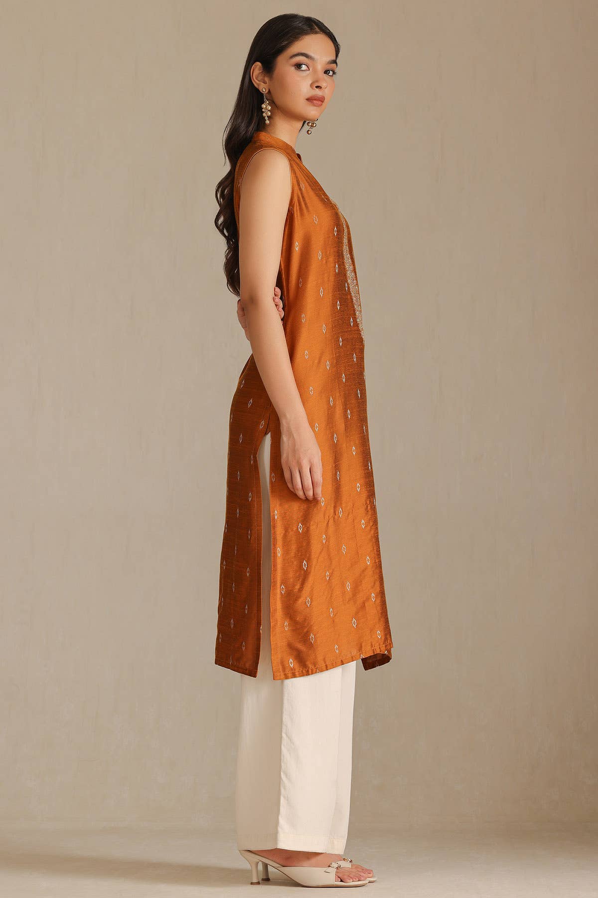 Mustard Viscose Blend Woven Design Kurta With Zari - Image 4